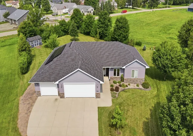 1st image of 1572 Gray Fox Dr Ne, Owatonna, MN 55060 | MLS# 7124272