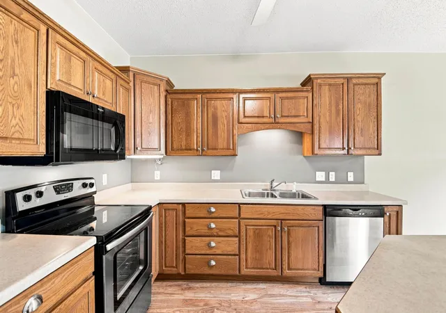 Photo 3 of Single family home for sale at 621 Ashley Ln, Owatonna, MN 55060 | MLS# 7124274 | Listing updated on 2026-09-08