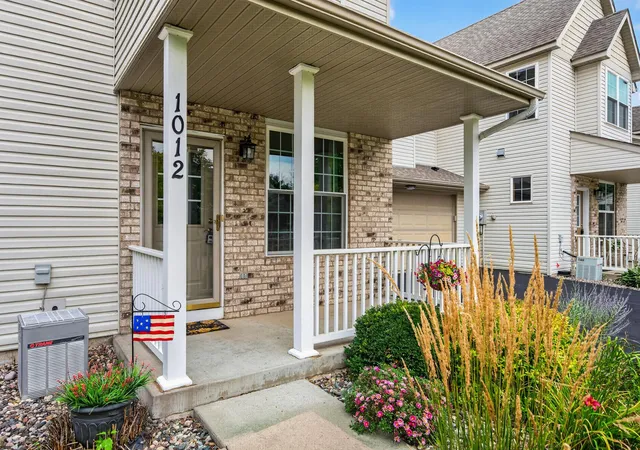2nd image of 1012 Heldt St, Chaska, MN 55318 | MLS# 7124289