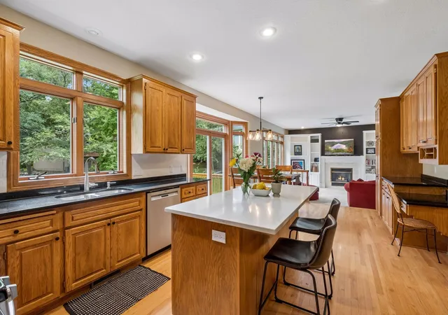 4th image of 4172 Cashell Gln, Saint Paul, MN 55122 | MLS# 7124293