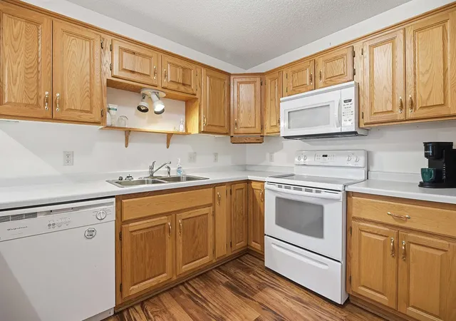 Photo 3 of Townhouse for sale at 702 Sunset Ln, Mora, MN 55051 | MLS# 7124306 | Listing updated on 2026-08-27