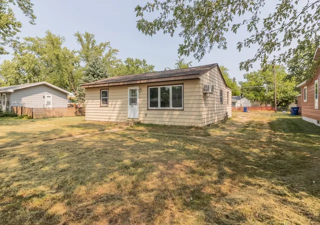 1st image of 916 34th Ave N, Saint Cloud, MN 56303 | MLS# 7124314