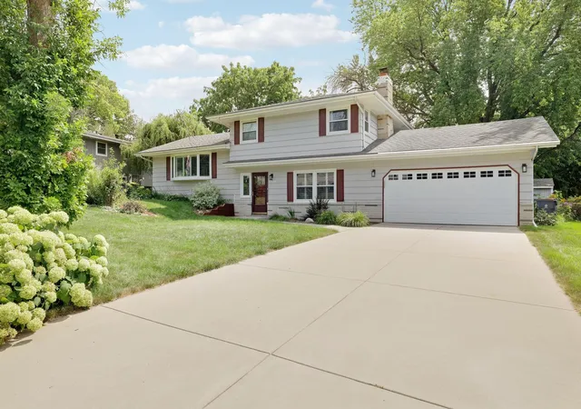 Photo 1 of Single family home for sale at 4541 Heritage Hills Cir, Minneapolis, MN 55437 | MLS# 7124318 | Listing updated on 2026-10-06