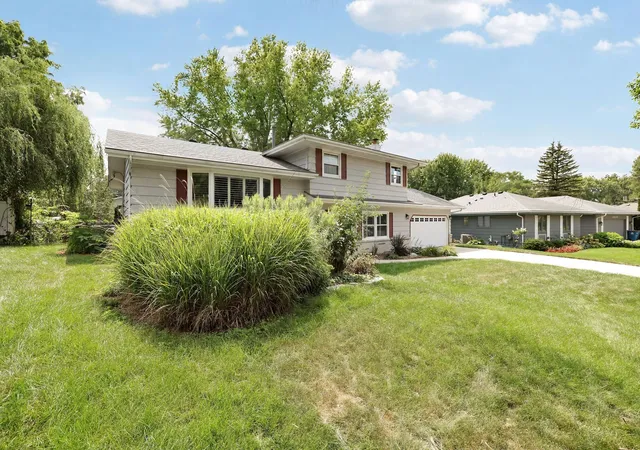 Photo 2 of Single family home for sale at 4541 Heritage Hills Cir, Minneapolis, MN 55437 | MLS# 7124318 | Listing updated on 2026-10-06
