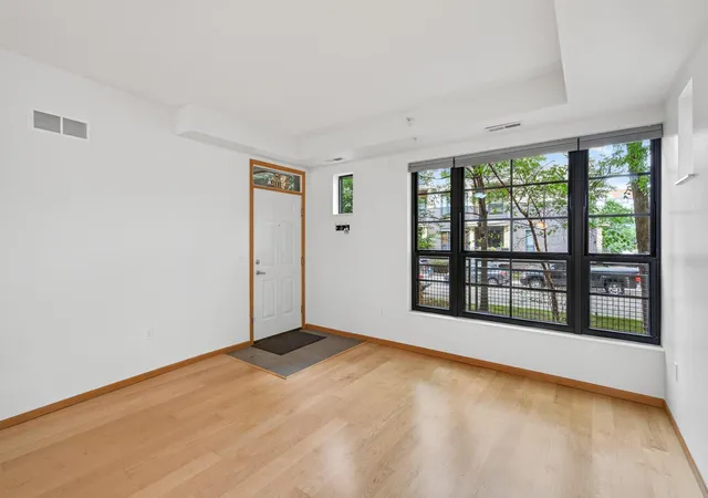 Photo 3 of Condo for sale at 2565 Franklin Ave #102, Saint Paul, MN 55114 | MLS# 7124326 | Listing updated on 2026-10-01