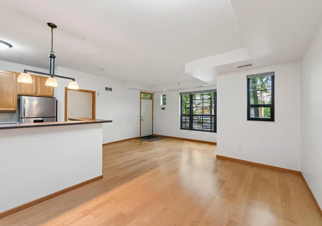 Photo 4 of Condo for sale at 2565 Franklin Ave #102, Saint Paul, MN 55114 | MLS# 7124326 | Listing updated on 2026-10-01