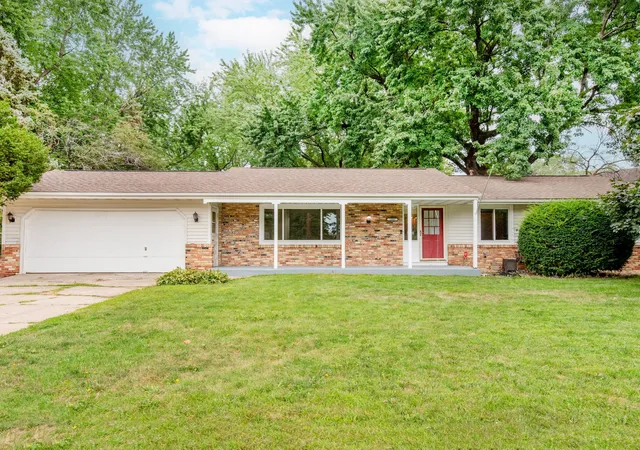 Photo 2 of Single family home for sale at 1801 River Hills Dr, Burnsville, MN 55337 | MLS# 7124350 | Listing updated on 2026-10-18