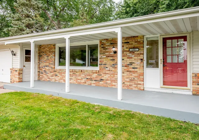 Photo 3 of Single family home for sale at 1801 River Hills Dr, Burnsville, MN 55337 | MLS# 7124350 | Listing updated on 2026-10-18