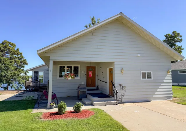 Photo 2 of Single family home for sale at 1907 S Lake Irving Dr Sw, Bemidji, MN 56601 | MLS# 7124359 | Listing updated on 2026-10-19
