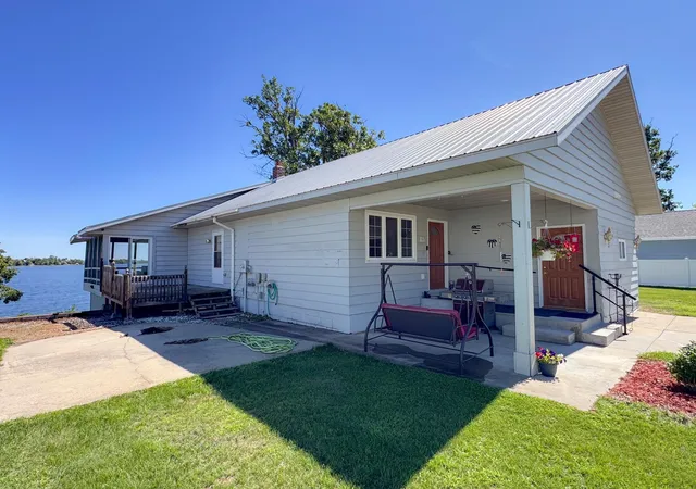 Photo 3 of Single family home for sale at 1907 S Lake Irving Dr Sw, Bemidji, MN 56601 | MLS# 7124359 | Listing updated on 2026-10-19
