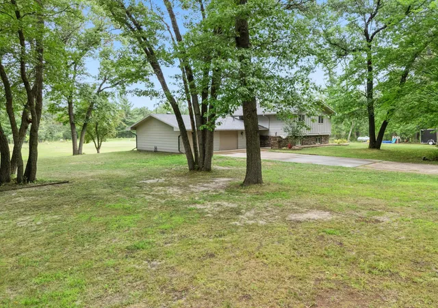 Photo 4 of Single family home for sale at 569 327th Avenue NE, Cambridge, MN 55008 | MLS# 7124362 | Listing updated on 2026-09-21