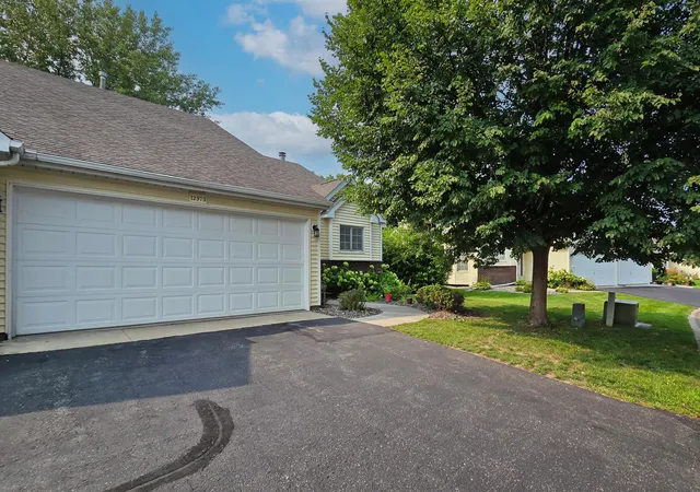 2nd image of 12973 Eastview Ct, Saint Paul, MN 55124 | MLS# 7124366