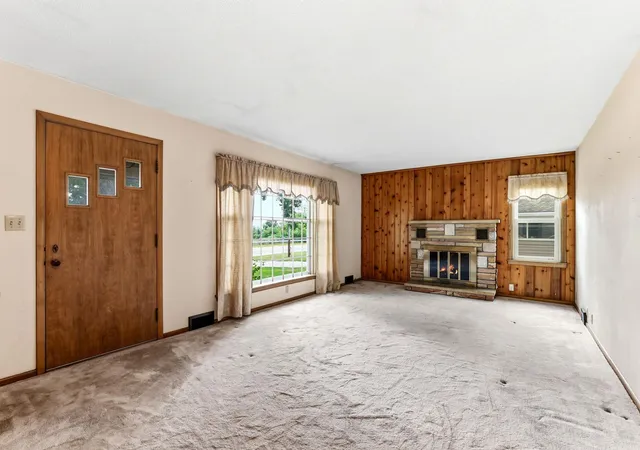Photo 4 of Single family home for sale at 13176 Point Douglas Dr S, Hastings, MN 55033 | MLS# 7124372 | Listing updated on 2026-09-24