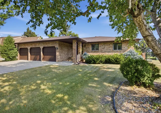 Photo 1 of Single family home for sale at 120 Prairiewood Dr S, Fargo, ND 58103 | MLS# 7124394 | Listing updated on 2026-09-17