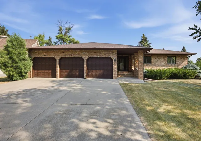 2nd image of 120 Prairiewood Dr S, Fargo, ND 58103 | MLS# 7124394