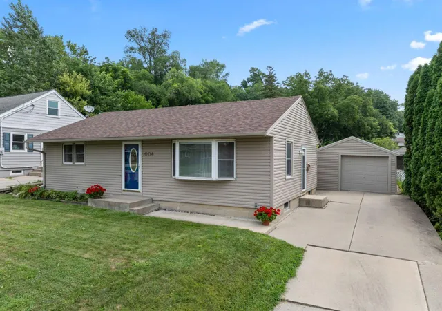 Photo 3 of Sale Pending at 1004 14th Avenue NE, Rochester, MN 55906 | MLS# 7124417 | Listing updated on 2026-08-25