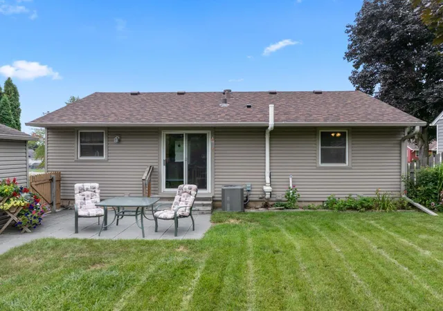Photo 4 of Sale Pending at 1004 14th Avenue NE, Rochester, MN 55906 | MLS# 7124417 | Listing updated on 2026-08-25