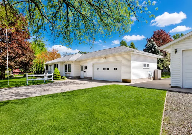 Photo 3 of Single family home for sale at 847 17th Street NE, Owatonna, MN 55060 | MLS# 7124425 | Listing updated on 2026-09-12