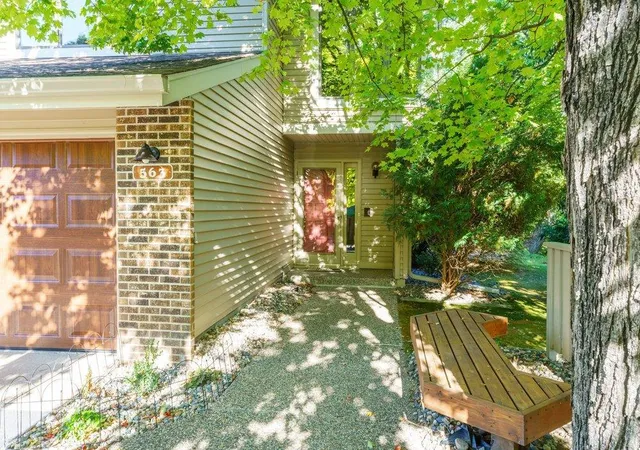 Photo 2 of Single family home for sale at 563 Sterling St S, Saint Paul, MN 55119 | MLS# 7124444 | Listing updated on 2026-10-15
