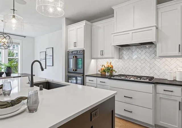 Photo 4 of Single family home for sale at 9960 Arrowwood Trl, Saint Paul, MN 55129 | MLS# 7124491 | Listing updated on 2026-09-22