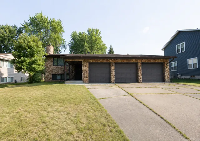 1st image of 7797 Woodpark Blvd, Saint Paul, MN 55125 | MLS# 7124500