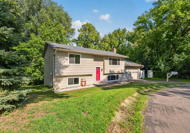 1st image of 7631 Ontario Blvd, Eden Prairie, MN 55344 | MLS# 7124529