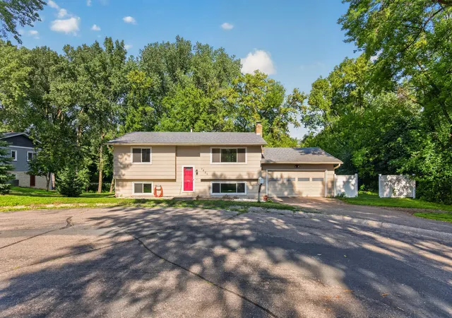 2nd image of 7631 Ontario Blvd, Eden Prairie, MN 55344 | MLS# 7124529