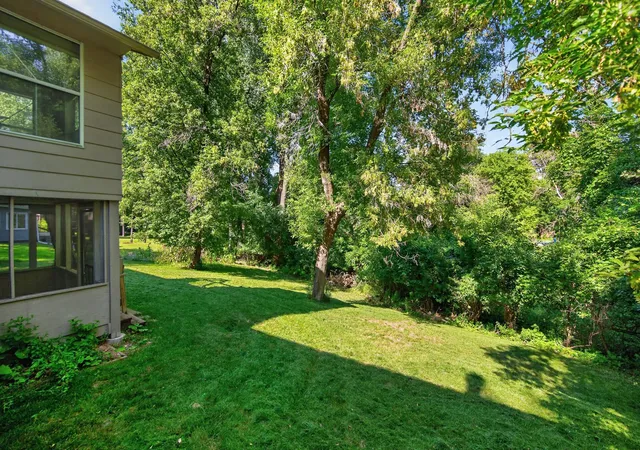 32nd image of 7631 Ontario Blvd, Eden Prairie, MN 55344 | MLS# 7124529