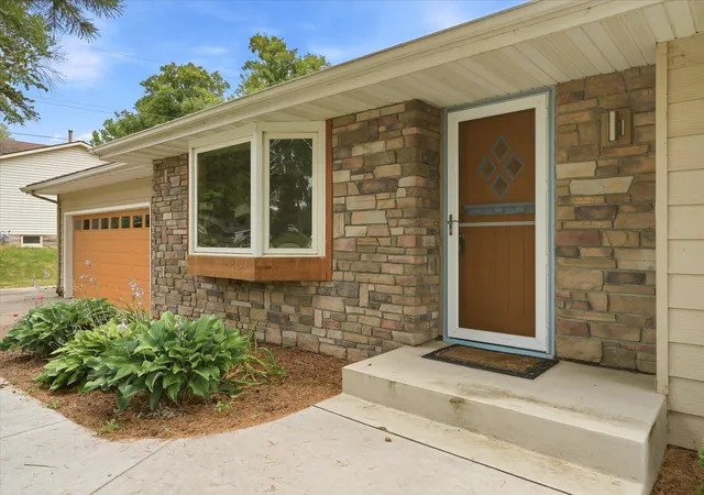 2nd image of 112 Willow Dr Sw, Saint Michael, MN 55376 | MLS# 7124530