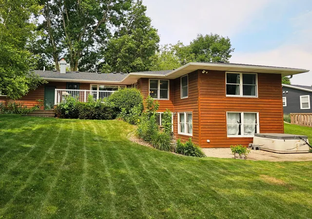Photo 2 of Single family home for sale at 1909 Country Clb Dr Ne, Willmar, MN 56201 | MLS# 7124534 | Listing updated on 2026-08-25