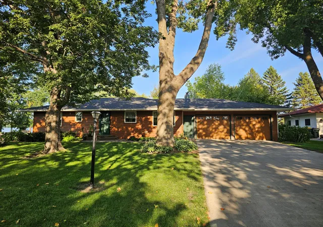 Photo 4 of Sale Pending at 1909 Country Clb Dr NE, Willmar, MN 56201 | MLS# 7124534 | Listing updated on 2026-10-22