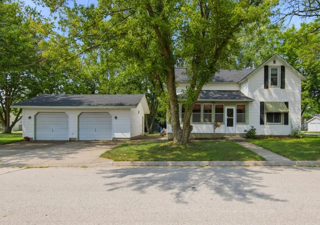 Photo 2 of Sale Pending at 808 Bailey Ave, Wabasha, MN 55981 | MLS# 7124541 | Listing updated on 2026-09-19