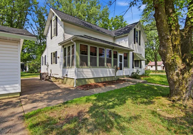 Photo 3 of Sale Pending at 808 Bailey Ave, Wabasha, MN 55981 | MLS# 7124541 | Listing updated on 2026-09-19