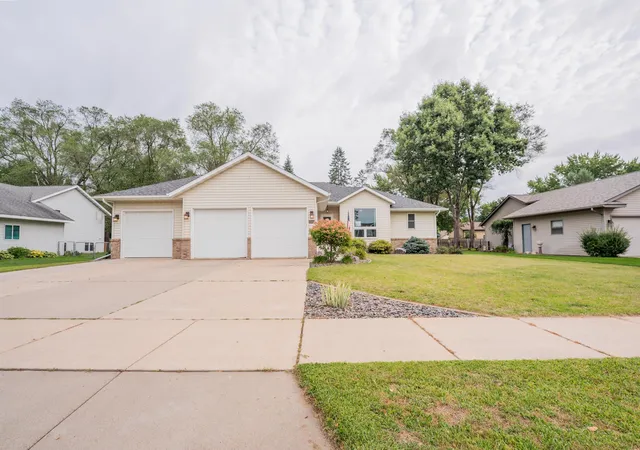 1st image of 1704 Sierra Dr S, Eau Claire, WI 54701 | MLS# 7124549