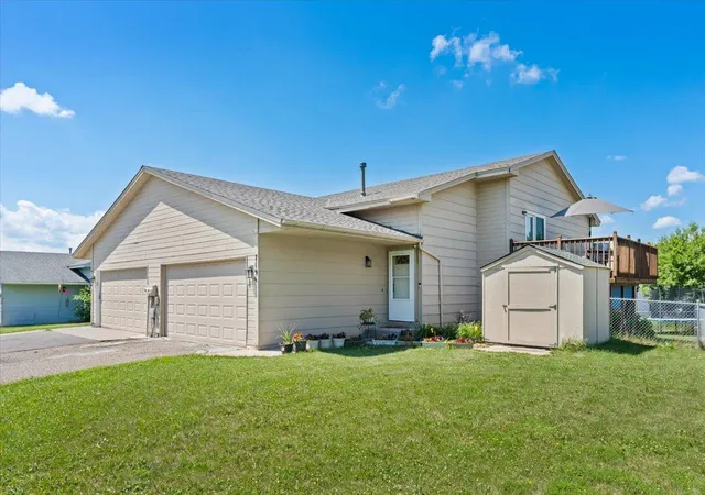 2nd image of 7194 Upper 17th St N, Saint Paul, MN 55128 | MLS# 7124569