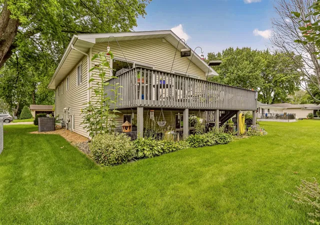 2nd image of 848 15th St Se, Owatonna, MN 55060 | MLS# 7124578