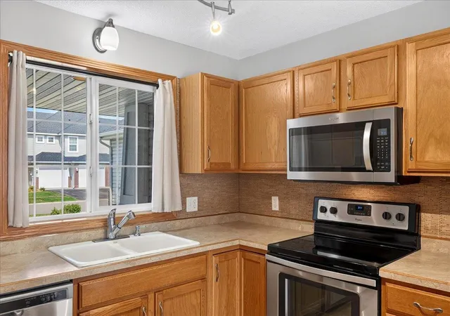 Photo 4 of Single family home for sale at 10509 64Th Ln Ne, Albertville, MN 55301 | MLS# 7124598 | Listing updated on 2026-09-22