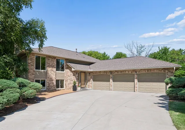 1st image of 7011 Eagle Rdg, Eden Prairie, MN 55346 | MLS# 7124609