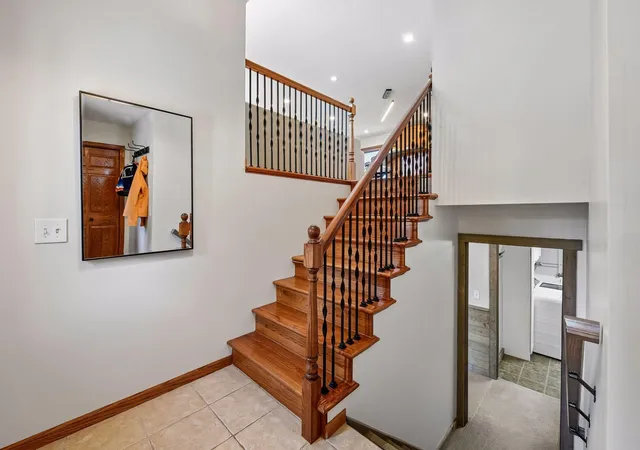 4th image of 7011 Eagle Rdg, Eden Prairie, MN 55346 | MLS# 7124609