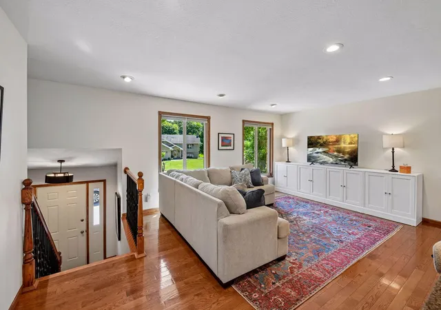 Photo 4 of Single family home for sale at 7011 Eagle Ridge, Eden Prairie, MN 55346 | MLS# 7124609 | Listing updated on 2026-09-17