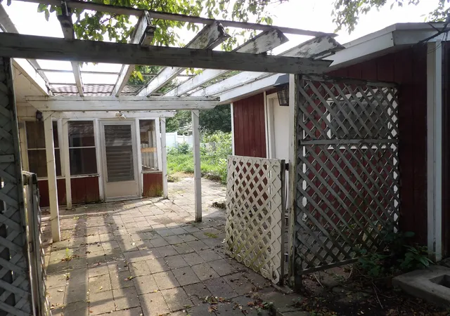 Photo 3 of Sale Pending at 305 16th Street Nw, Austin, MN 55912 | MLS# 7124619 | Listing updated on 2026-08-17