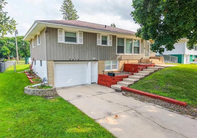 1st image of 2414 23rd Ave Nw, Rochester, MN 55901 | MLS# 7124639