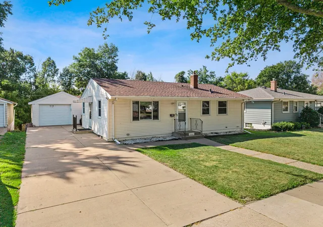Photo 2 of Sale Pending at 2156 Hawthorne Ave E, Saint Paul, MN 55119 | MLS# 7124644 | Listing updated on 2026-08-24