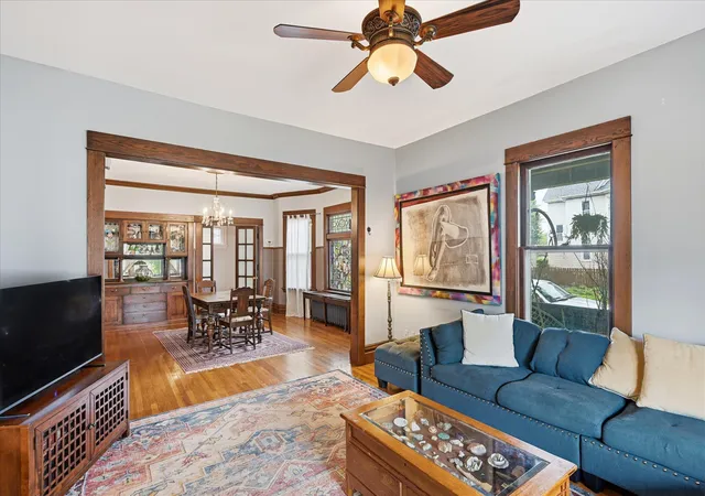 1st image of 923 Iglehart Ave, Saint Paul, MN 55104 | MLS# 7124655