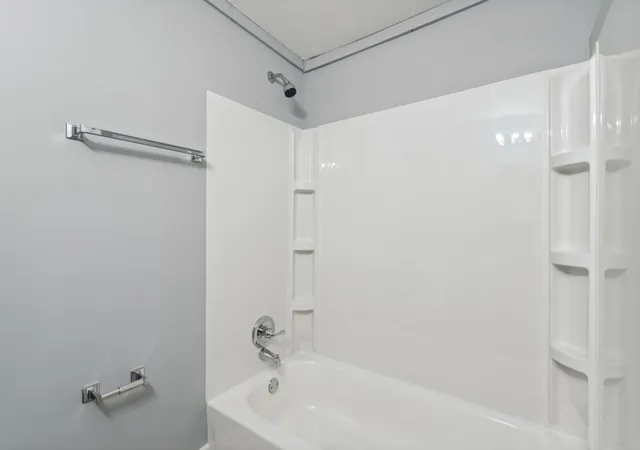 Listing Photo 2 - Condo for sale in building located at 2512 N 6th St, Minneapolis, MN 55411 - Unit #