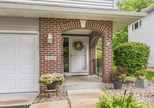 2nd image of 3410 Spring Glen Cir Nw, Prior Lake, MN 55372 | MLS# 7124686