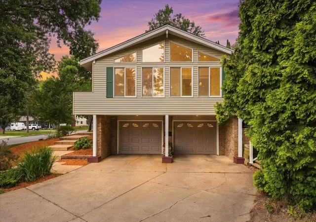 2nd image of 832 Bartosh Ln, River Falls, WI 54022 | MLS# 7124698