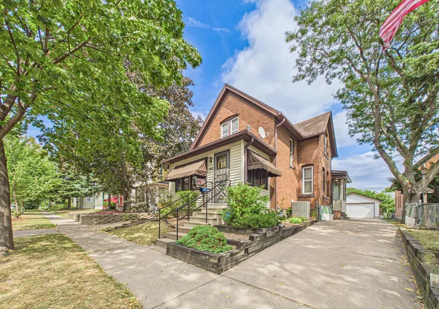 Photo 2 of Sale Pending at 992 Matilda St, Saint Paul, MN 55117 | MLS# 7124699 | Listing updated on 2026-09-13