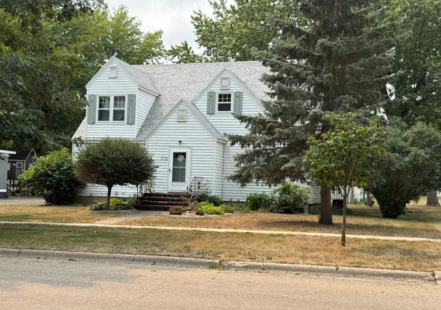 Photo 1 of Single family home for sale at 715 N Mckenzie St, Luverne, MN 56156 | MLS# 7124705 | Listing updated on 2026-09-06