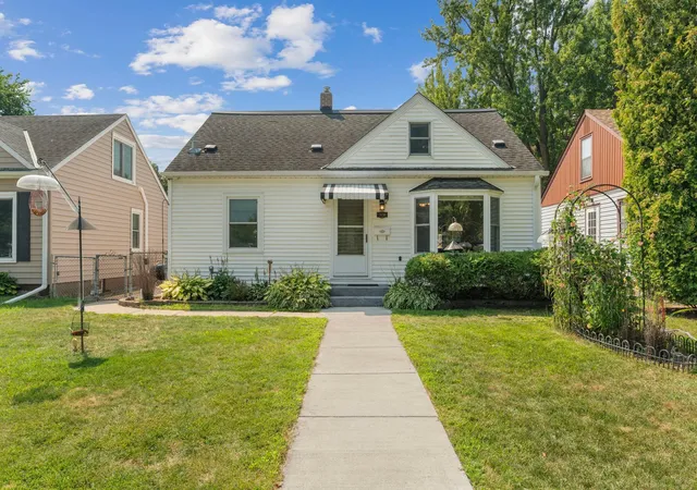 1st image of 2030 Magoffin Ave, Saint Paul, MN 55116 | MLS# 7124706
